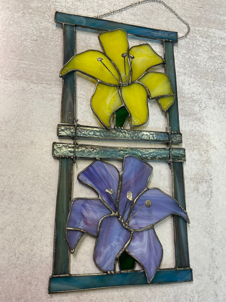 Stained glass daylily image 3