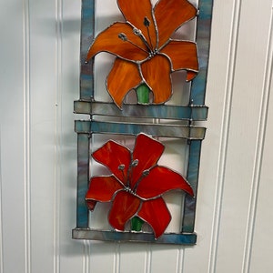 Stained glass daylily image 2