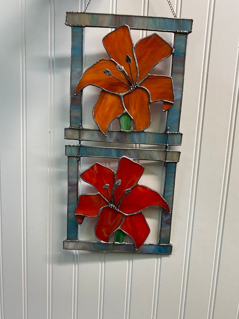 Stained glass daylily image 2