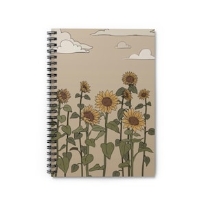 Puede incluir: Un cuaderno de espiral con un fondo beige y un campo de girasoles. Los girasoles están dibujados en un estilo simple con pétalos amarillos y centros marrones. El fondo tiene un color beige claro con nubes blancas.