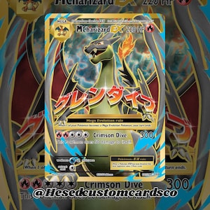 Puede incluir: Una tarjeta Pokémon MCharizard EX personalizada con borde dorado e ilustración de dragón. La tarjeta presenta el texto "Crimson Dive" y "220 HP". La tarjeta tiene un diseño azul y rojo.