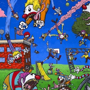 Puede incluir: Una pintura vibrante y caricaturesca representa una escena caótica de payasos amenazantes en un entorno de parque infantil. La obra presenta un cielo azul brillante, hierba verde y un edificio de ladrillo rojo. Los payasos caen, juegan al baloncesto y aterrorizan a los niños.