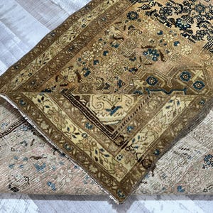 Handmade Wool Heriz Rug: 3.2x5.1 ft Vintage Persian Rug