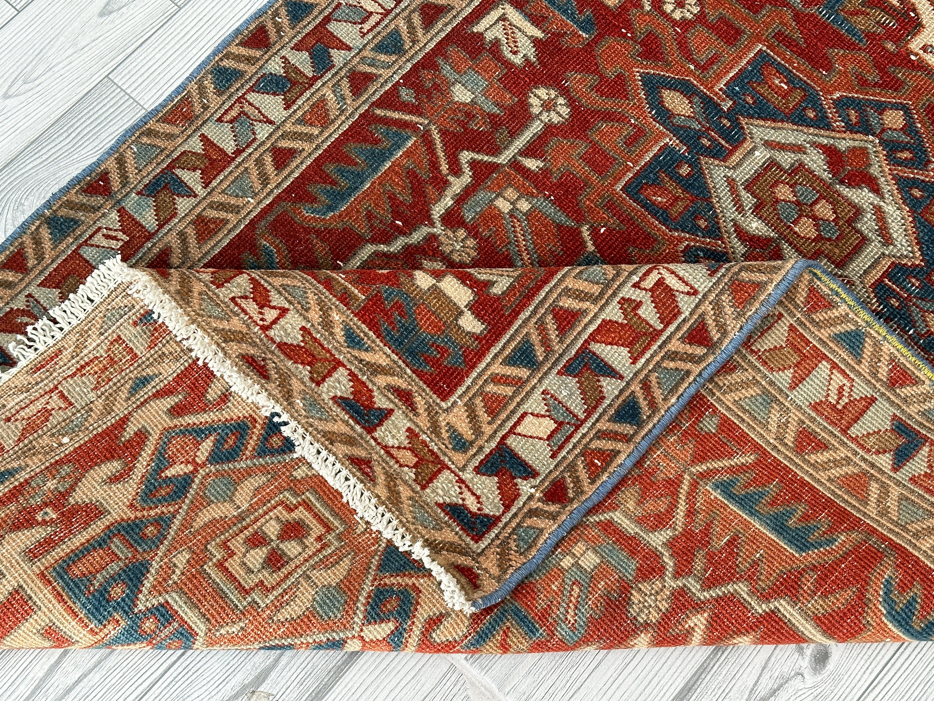 Tappeto da corridoio Oushak rosso e blu: stile persiano vintage (2,8x9,5 piedi)