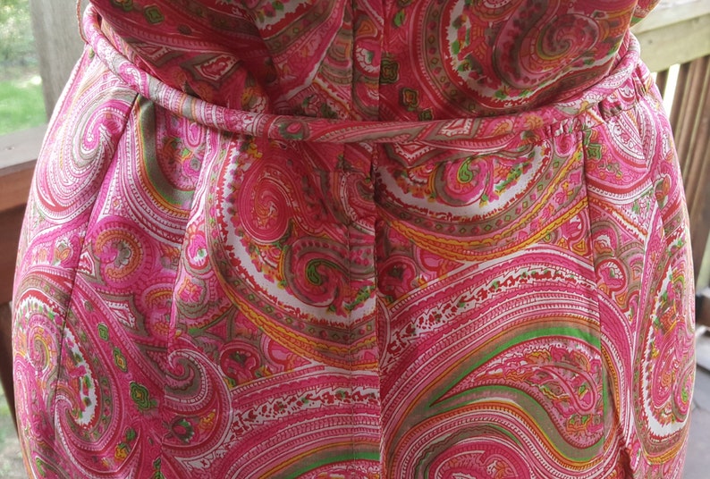 Vintage Lined Fitted Sheath Dress in PinkSalmon Paisley Size 14 Sleeveless Pure Silk Avalon Classics Inc