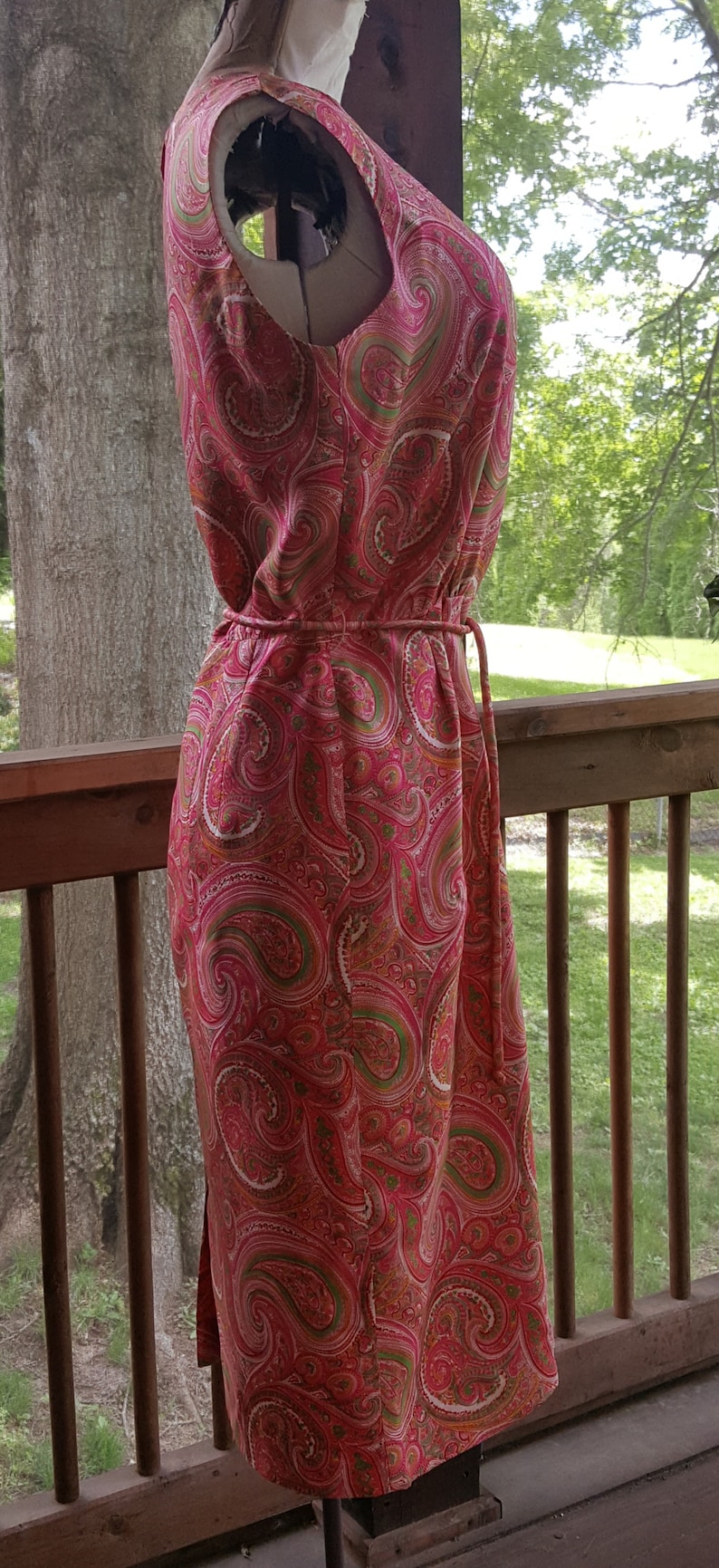 Vintage Lined Fitted Sheath Dress in PinkSalmon Paisley Size 14 Sleeveless Pure Silk Avalon Classics Inc