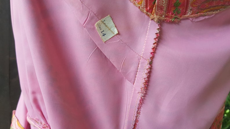 Vintage Lined Fitted Sheath Dress in PinkSalmon Paisley Size 14 Sleeveless Pure Silk Avalon Classics Inc