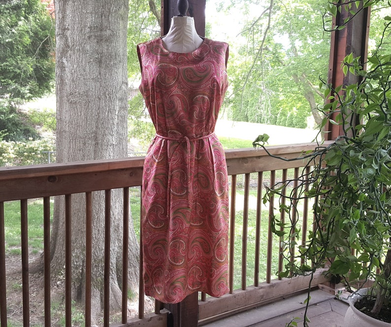 Vintage Lined Fitted Sheath Dress in PinkSalmon Paisley Size 14 Sleeveless Pure Silk Avalon Classics Inc