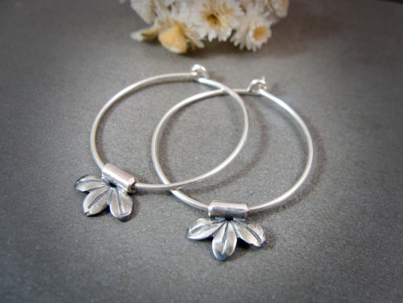 Delicate sterling silver 1 inch flower hoops, Simple silver hoops for everyday, flower petal dangle earrings, coquette "wildflower hoops"