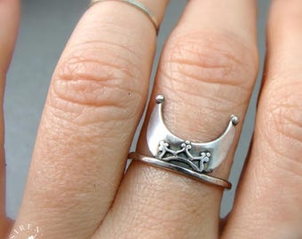 Witchy Sterling Silver Crescent Moon Crown Ring – Handmade Stackable Silver Band, Boho Celestial Jewelry