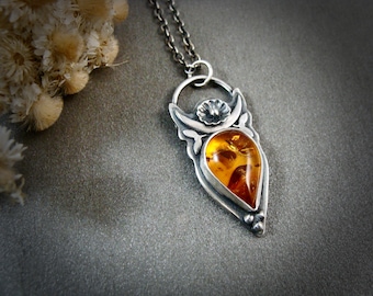 amber in 925 sterling silver, silversmith pendant, handmade boho amber jewelry, siren jewels, witchy amber jewelry, gifts for her