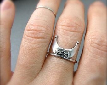Witchy Sterling Silver Crescent Moon Crown Ring – Handmade Stackable Silver Band, Boho Celestial Jewelry