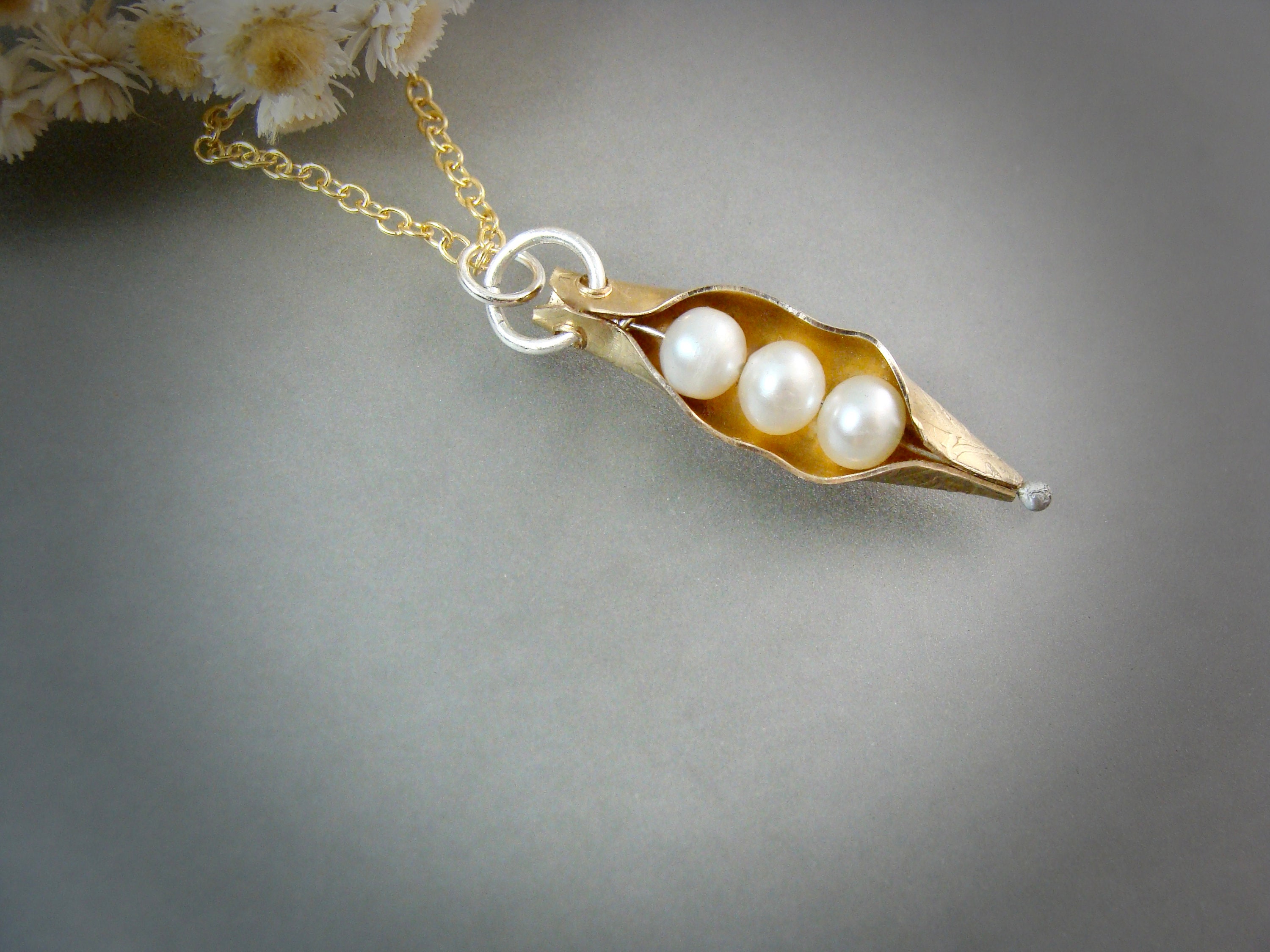 Pearl pea pod necklace clearance