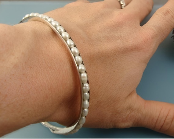 Pearl and 925 sterling silver stacking bangle bracelet, White pearl coquette bracelet, Classic pearl jewelry, Gifts for her, Siren jewels