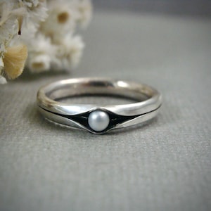 Anello in argento sterling con perle d&#39;acqua dolce - Fascia impilabile fatta a mano &quot;La principessa sul pisello&quot;, gioielli di perle minimalisti
