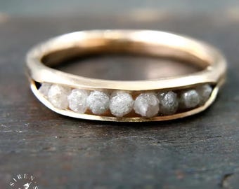 原石ダイヤモンドと14金無垢のバンドリング、紛争フリーの天然未加工ダイヤモンド