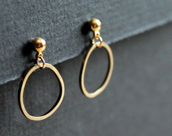 Dainty hoop earrings thin gold hoops circle earrings small stud earrings brass jewelry organic hoops minimalist dangle gift - Topo E 5 Small