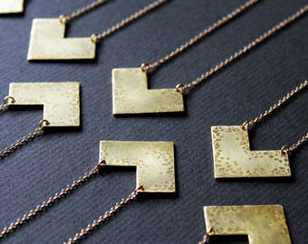 Collier Chevron collier en forme de v colliers extra longs pour les femmes collier en métal martelé à la main pendentif géométrique collier de flèche d'or - Lori N