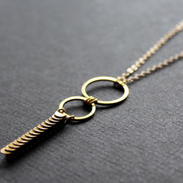 Scale chain long necklace, open circle pendant necklaces for women, kinetic jewelry gift for her, gold brass fidget necklace round - Giselle