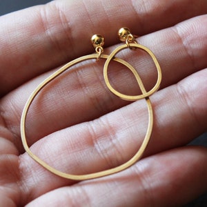 Mismatched earrings asymmetrical earring medium thin gold hoop earrings golden hoops open circle studs organic brass jewelry Topo 5 ASYM image 4