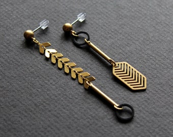 Long chevron chain mismatched earrings, brass geometric asymmetric earrings for women, modern gold and black dangle linear studs - Zita