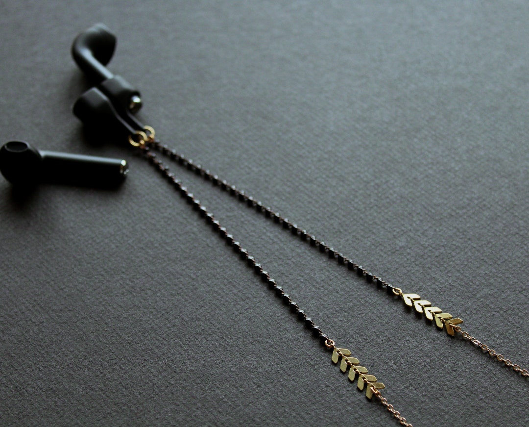 Antilost Earphones Holder, Black Earbud Necklace, Modern Ear Pods