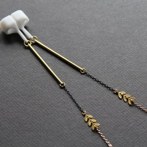 No-loss magnetic earpods necklace brass leaves, gold and black ear buds strap chain, modern earphones lanyard wireless ear pods cord Clovia image 6