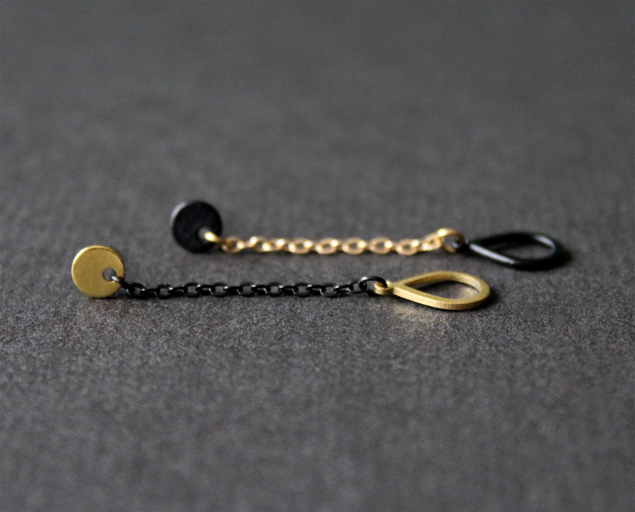 【残りわずか】 Black and Gold Teardrop Stud Earrings, Brass Asymmetrical ジャケット・アウター
