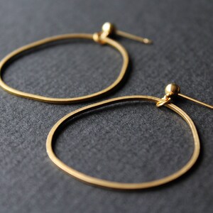 Gold hoop earrings mismatched earrings asymmetrical earring brass jewelry small large dainty hoops minimal circle earrings Topo Earrings 5 zdjęcie 7