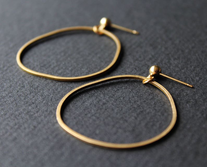 Gold hoop earrings mismatched earrings asymmetrical earring brass jewelry small large dainty hoops minimal circle earrings Topo Earrings 5 zdjęcie 7