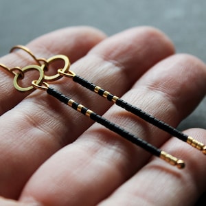 Matte black and gold beaded earrings, thin linear long bar seed bead earrings, geometric round circle, minimal modern brass earrings Larna image 3