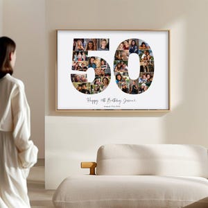 K&ouml;nnte beinhalten: Ein gerahmtes Fotocollage mit der Zahl 50, gef&uuml;llt mit mehreren Fotos. Der Text "Happy 50th Birthday Jessica" und das Datum "August 11th 20XX" stehen darunter. Der Rahmen hat eine goldene Oberfl&auml;che.