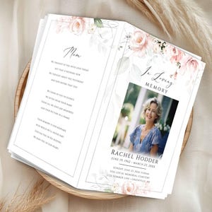 Plantilla de programa funerario floral en tonos rosa rubor para mujeres: folleto de obituario plegable para celebrar la vida: programa de servicio conmemorativo imprimible