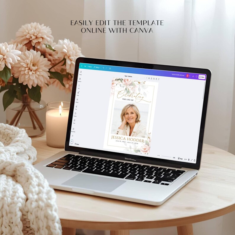 K&ouml;nnte beinhalten: Ein Laptop zeigt eine digitale Vorlage f&uuml;r ein Trauerprogramm auf der Canva-Oberfl&auml;che. Der Bildschirm zeigt ein florales Design mit dem Text Celebrating the life of Jessica Hodder, June 29, 1962 - Aug 21, 2026. Der Text EASILY EDIT THE TEMPLATE ONLINE WITH CANVA ist sichtbar.