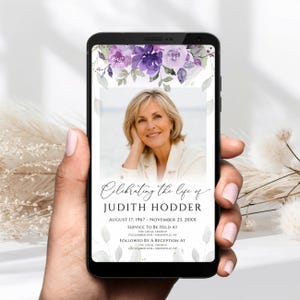 Op de afbeelding: Een smartphonescherm met een rouwkaart waarop een foto van een vrouw staat, paarse bloemillustraties aan de boven- en onderkant, en de tekst Celebrating the life of JUDITH HODDER, AUGUST 17, 1967 - NOVEMBER 23, 20XX.
