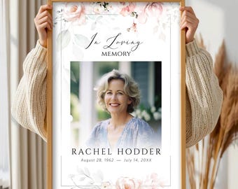 Pode incluir: Uma impressão comemorativa emoldurada com o texto "In Loving Memory" e uma fotografia de uma mulher. A impressão é decorada com elementos florais em aquarela em tons de rosa e branco. O nome e as datas da mulher são impressos abaixo.