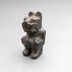 Handmade Pre Columbian Shaman Chachapuma Idol, Pre Inca Andean Tribal Art, Ceremonial Tiwanaku Pottery, Peru Bolivia Black Sculpture