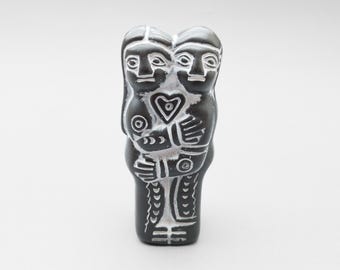 ネパールの民芸品、10体の人物が描かれた木彫り - Etsy 日本