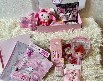 Caja Misteriosa de Vuelta al Cole: Lindos artículos de papelería japoneses, peluches, gachas y snacks