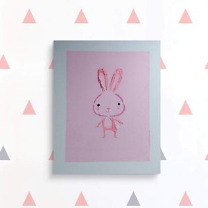 Różowy króliczek tekstury obraz dla dzieci, 20x25 cm, tekstury i akryl, dekoracja dziecięca, noworodki lub baby shower. Jest dostosowany