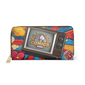 Puede incluir: Una colorida cartera con un diseño de televisión retro que muestra "COMICS AND..." en la pantalla. La cartera tiene una cremallera dorada y un fondo de estilo cómic con detalles en rojo, azul y amarillo.