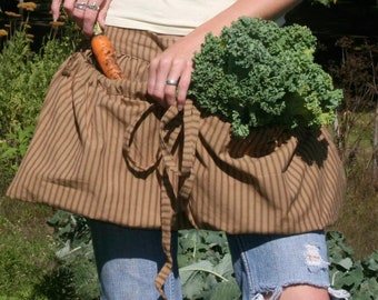 Reg or Plus-Gathering Apron for foraging and harvesting the garden