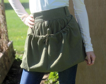 Reg or Plus-Gathering Apron for Harvesting, Foraging, and Gardening in Mini Green Plaid Homespun