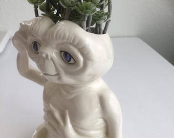 E.T. Ceramic planter