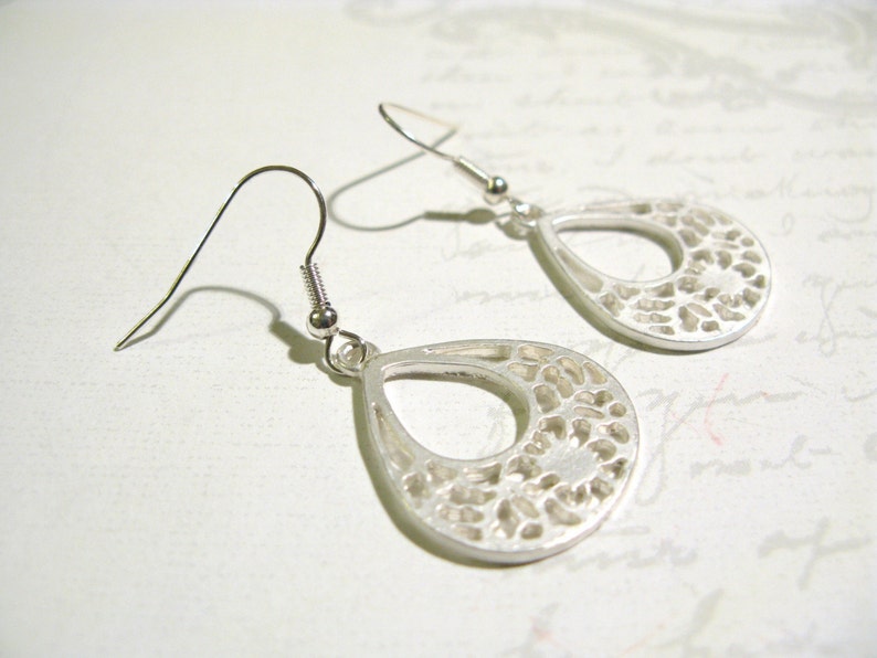 Elegant Tear Drop Filigree Silver Metal Earrings image 3