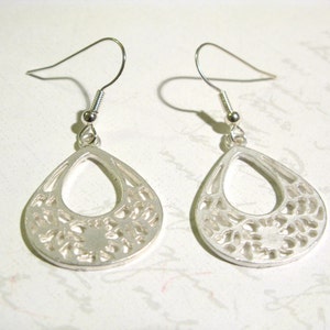 Elegant Tear Drop Filigree Silver Metal Earrings image 4