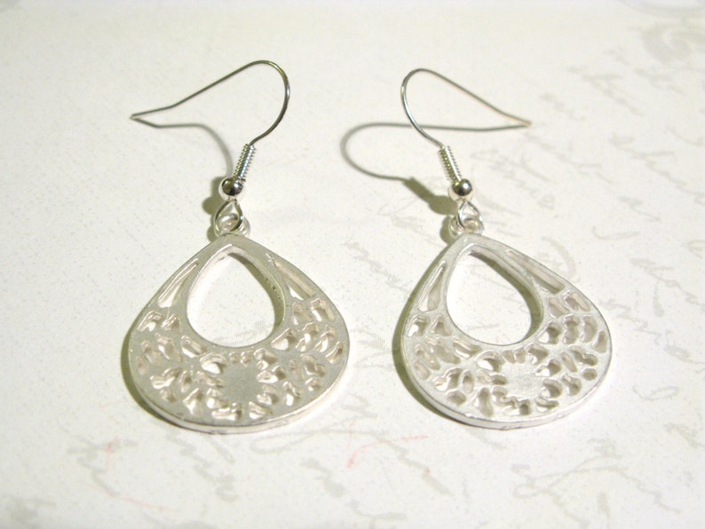 Elegant Tear Drop Filigree Silver Metal Earrings image 4