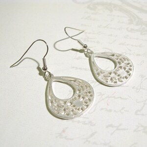 Elegant Tear Drop Filigree Silver Metal Earrings image 2