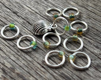 Petits marqueurs de point de tricot sans accroc breloque coquillage ton argenté, nuances de vert, perles de rocaille adaptées aux aiguilles jusqu'à 4,5 mm
