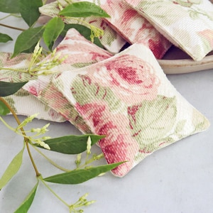 Floral Lavender Sachet - Pink Barkcloth Roses - Cottagecore - Pink & Green Sachets